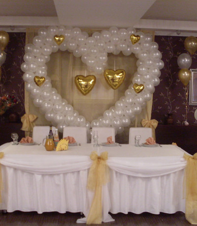 Оформление шарами свадебного зала